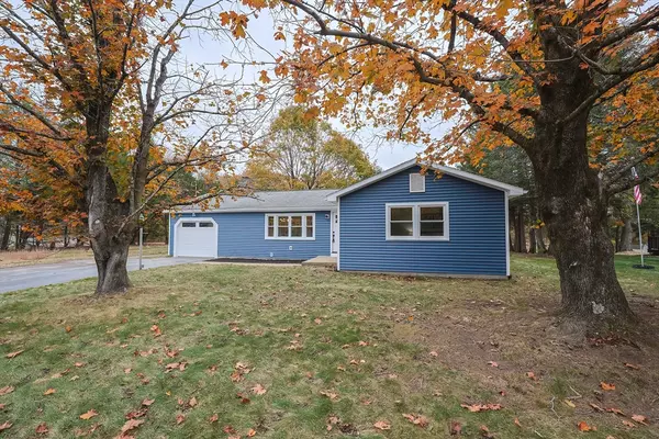 Dudley, MA 01571,8 Ridge Dr