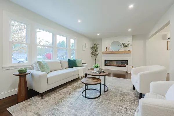 Dudley, MA 01571,8 Ridge Dr