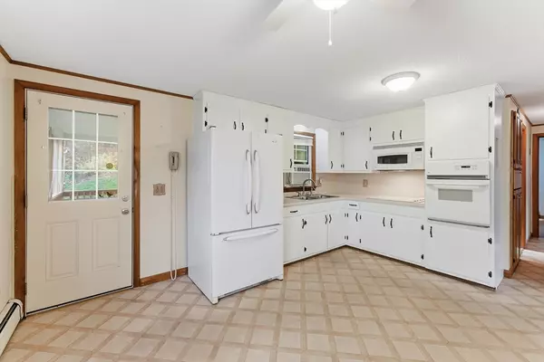 Granby, MA 01033,18 Smith Avenue