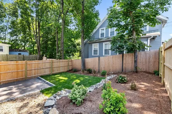 Stoneham, MA 02180,17A  17 B Emerson