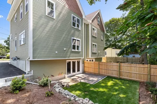 Stoneham, MA 02180,17A  17 B Emerson