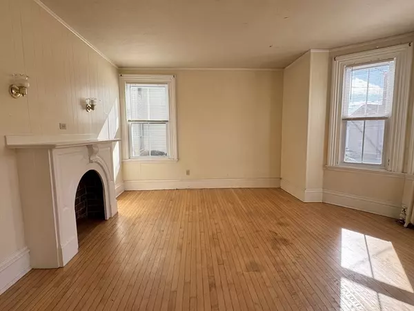 Wakefield, MA 01880,30 Crescent St #1