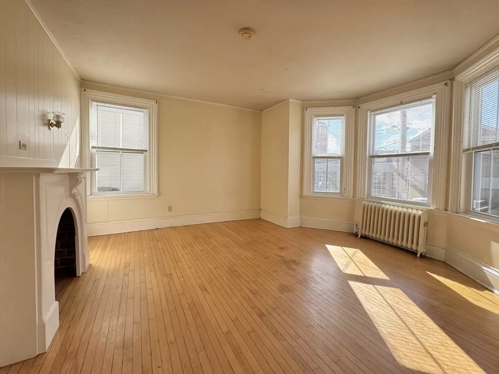 Wakefield, MA 01880,30 Crescent St #1