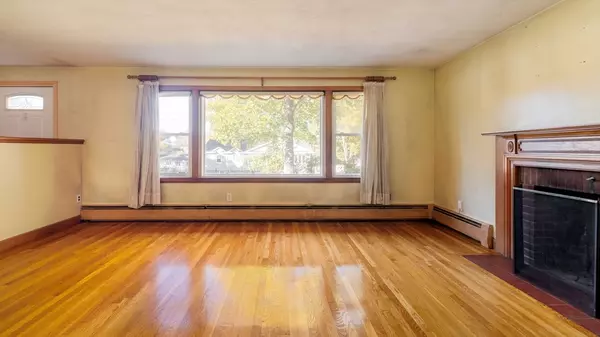 Stoneham, MA 02180,97 Macarthur Rd