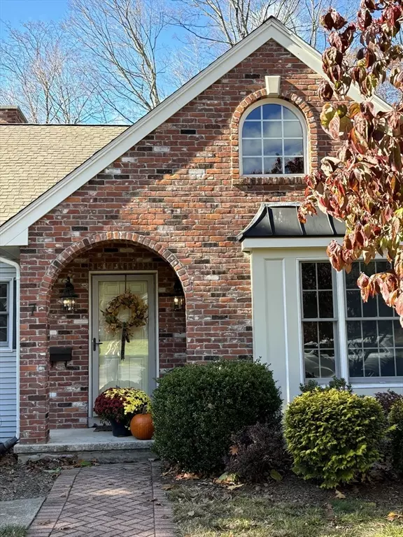 West Springfield, MA 01089,7 Brewster Rd