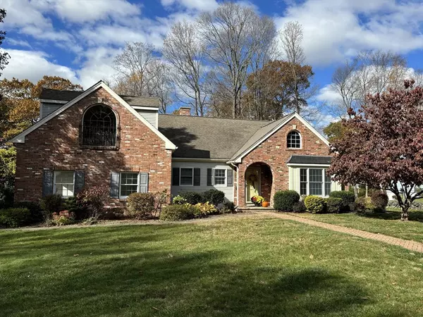 7 Brewster Rd, West Springfield, MA 01089