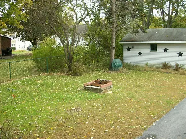 Worcester, MA 01603,17 Abington Street #2