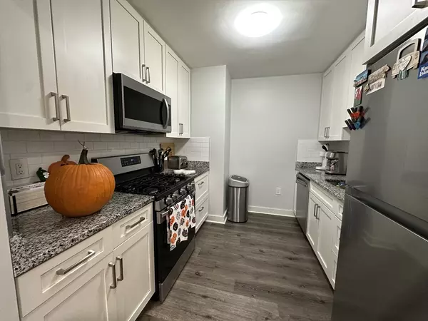 Medfield, MA 02052,17 Hennery Way #A