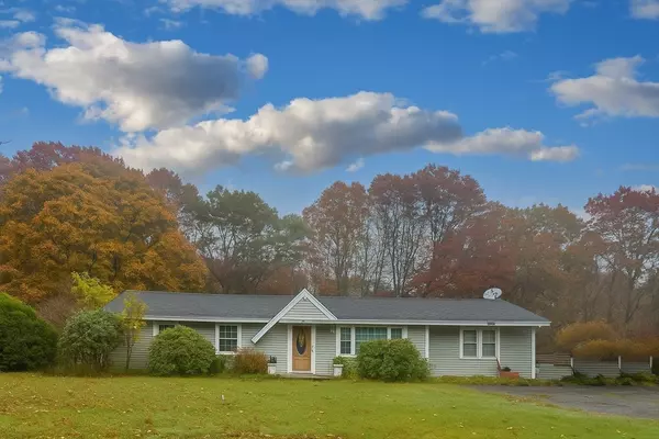 169 Powderhorn Dr, Taunton, MA 02780