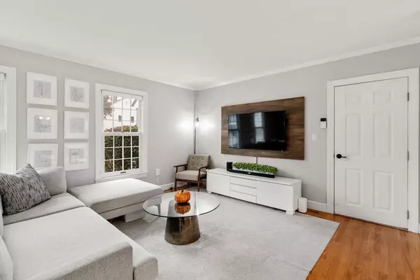 Medfield, MA 02052,5 Prentiss Pl #5