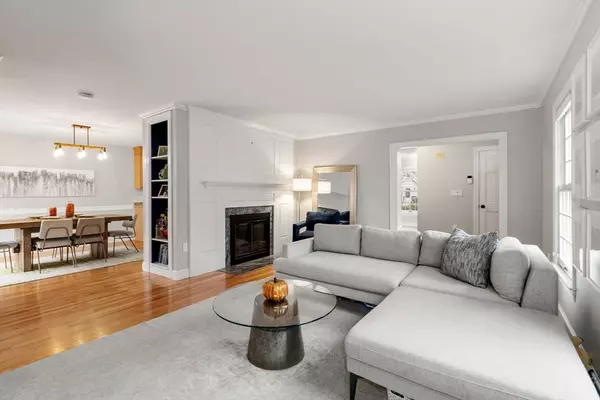 Medfield, MA 02052,5 Prentiss Pl #5