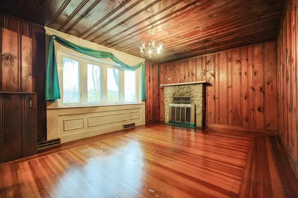 Swansea, MA 02777,4 Meadowbrook Ave