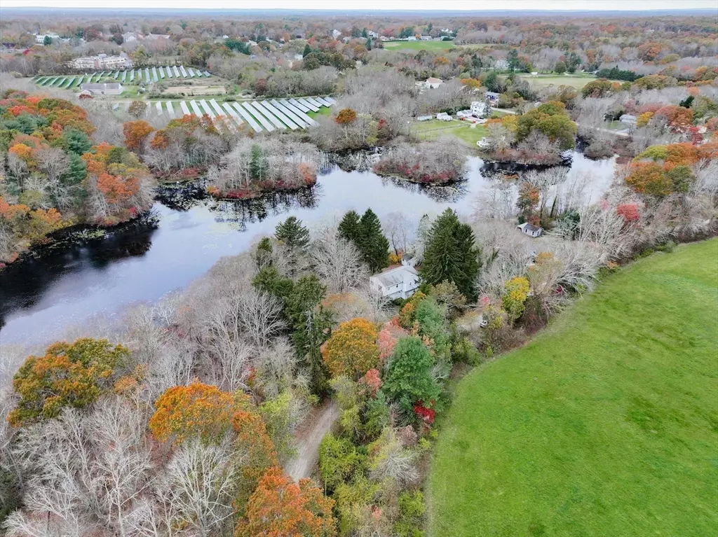 Swansea, MA 02777,4 Meadowbrook Ave