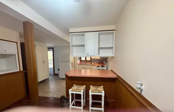 Fairhaven, MA 02719,16 Winona Ave