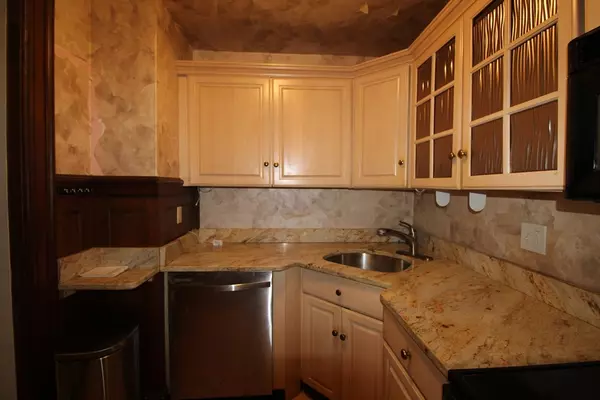 Andover, MA 01810,16 Balmoral Street #307