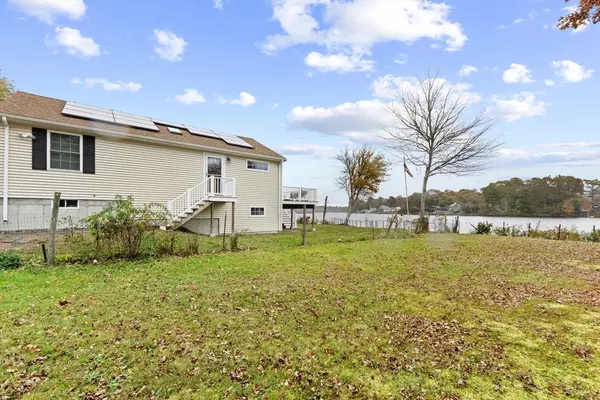 Wareham, MA 02571,91 Agawam Lake Shore Drive