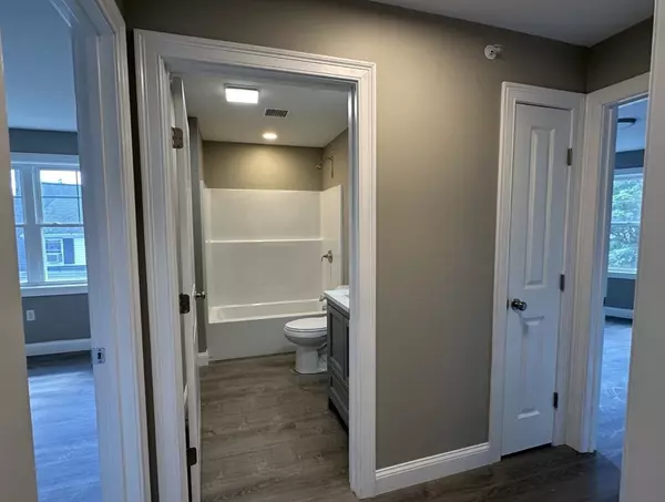 Holbrook, MA 02343,73 Union St #6