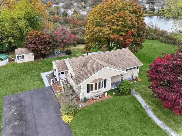 67 Montgomery Rd, Swansea, MA 02777