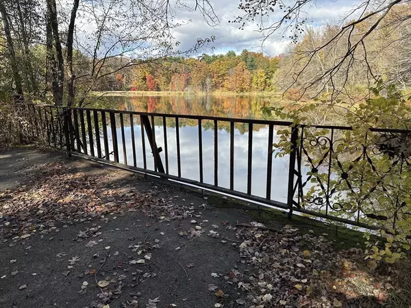 Granby, MA 01033,12-R Jackielyn Cir