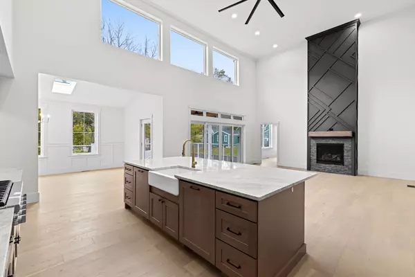 Hingham, MA 02043,7 Lewis Ct