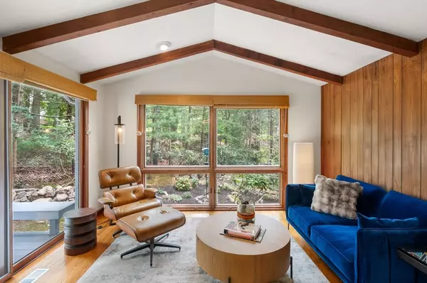 Wellesley, MA 02482,10 Pinewood Circle