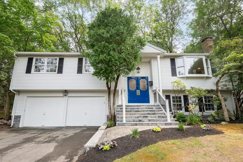 Wellesley, MA 02482,10 Pinewood Circle