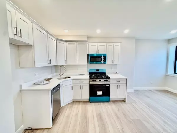 Winthrop, MA 02152,220 Winthrop #301