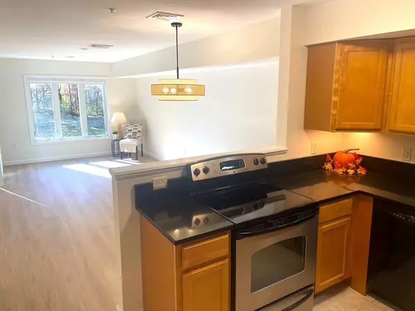 Beverly, MA 01915,2 Duck Pond Road #108