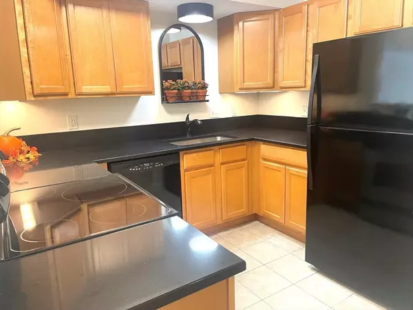 Beverly, MA 01915,2 Duck Pond Road #108