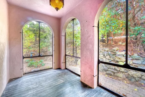 Winchester, MA 01890,446 Highland Ave