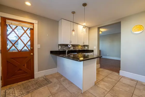 Lowell, MA 01850,151 Methuen St #151