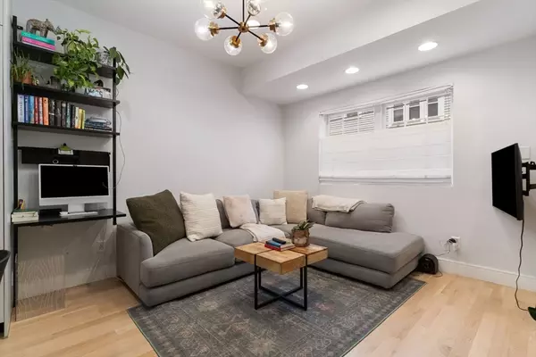 Boston, MA 02127,62 Bolton Street #62