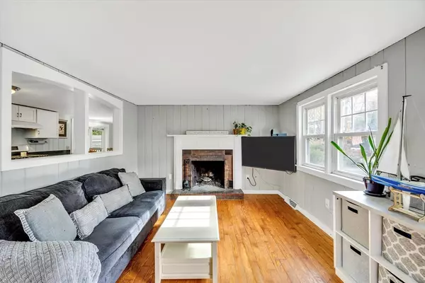 Barnstable, MA 02648,128 Lakeside Dr