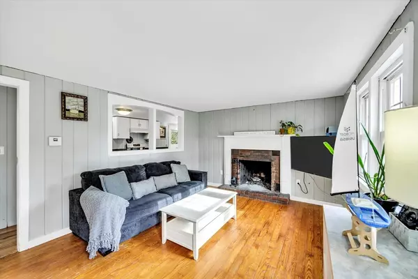 Barnstable, MA 02648,128 Lakeside Dr