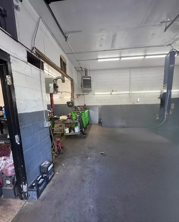 Springfield, MA 01151,11 Front St