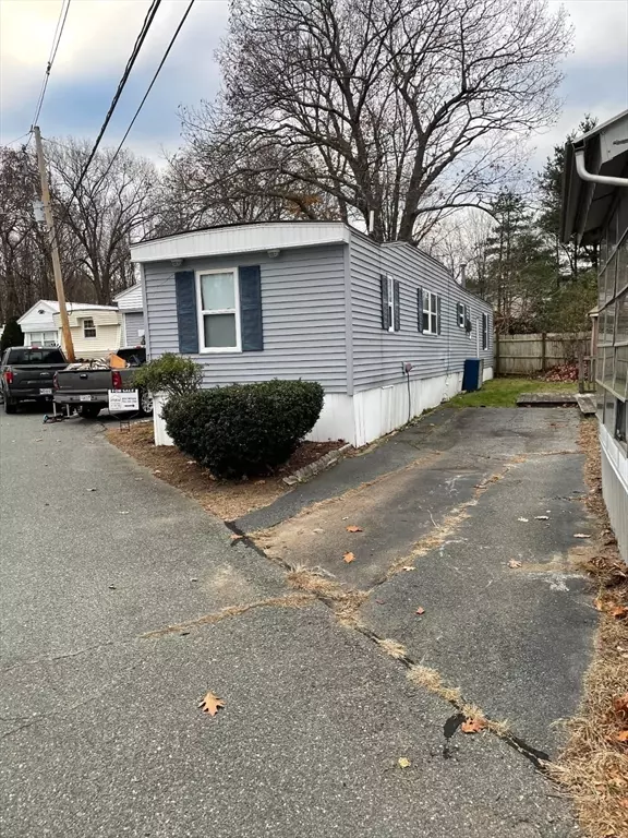 Peabody, MA 01960,252 Newbury Street #71