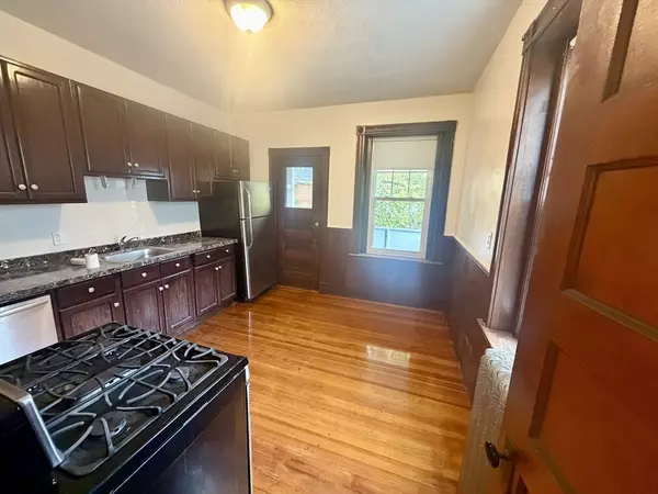 Boston, MA 02130,807 Centre St #4