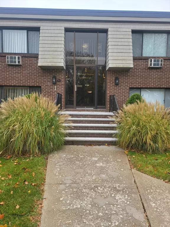 Burlington, MA 01803,1 Hallmark Gardens #1