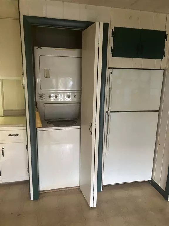 Chicopee, MA 01020,26 Lark Drive