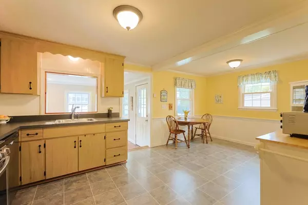 Medway, MA 02053,3 Meryl St