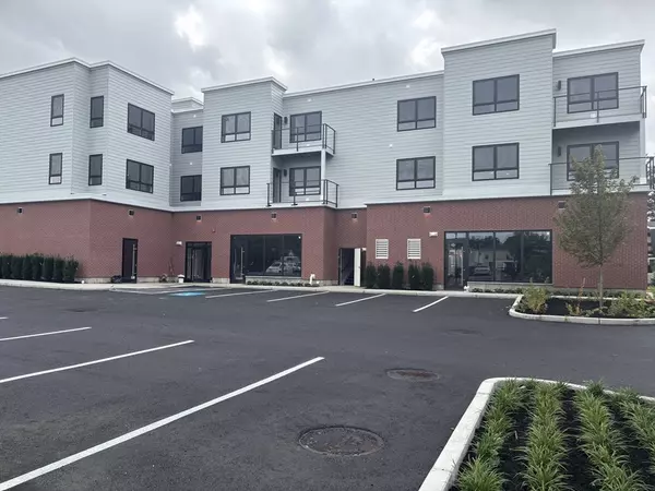 Walpole, MA 02081,1391 Main Street #208