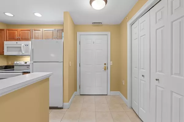 Wakefield, MA 01880,1 Millbrook Lane #304