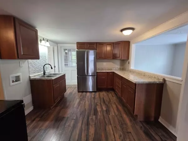 Ware, MA 01082,12-14 Church St #14