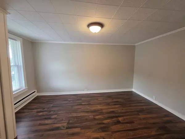 Ware, MA 01082,12-14 Church St #14