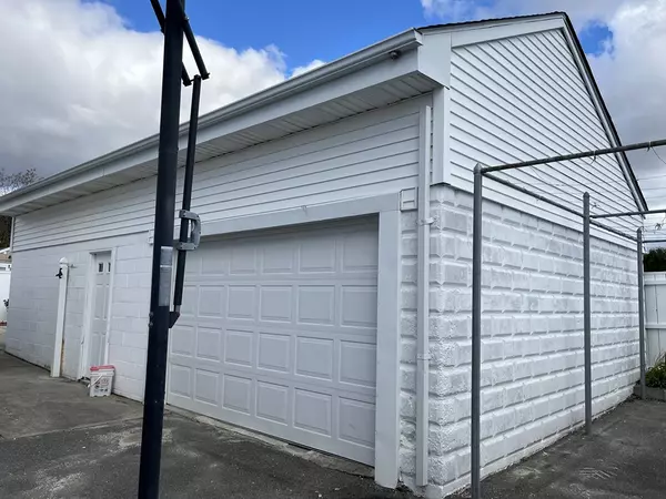 New Bedford, MA 02745,320 Oliver Street