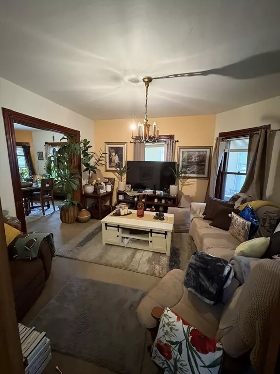 Holyoke, MA 01040,958 Main St