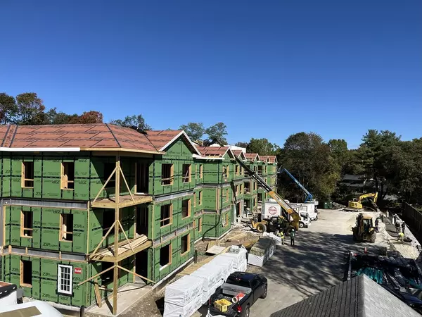 Lexington, MA 02420,93 Bedford Street #201