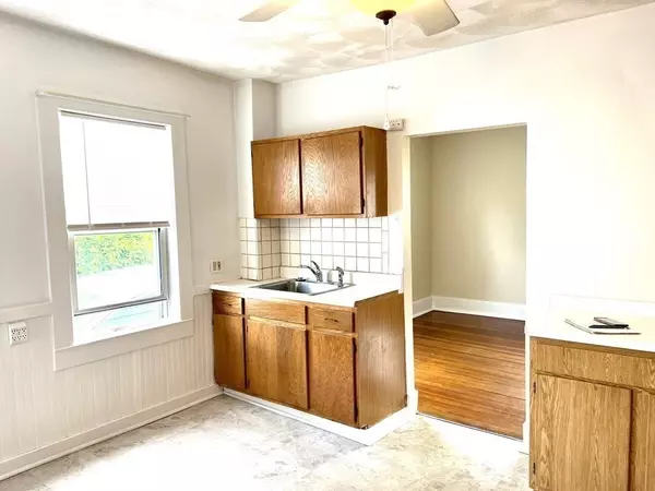 Salem, MA 01970,5 Adams Street #1