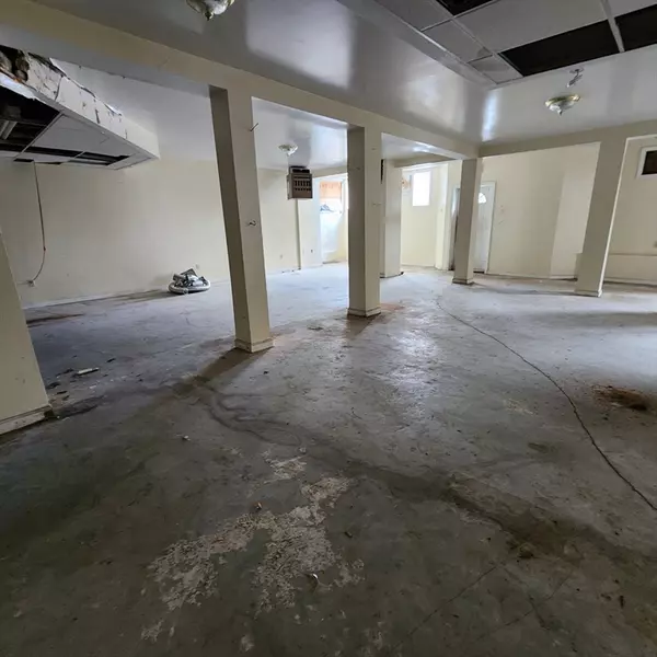 Fall River, MA 02724,233 East Main