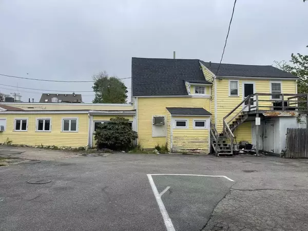 Barnstable, MA 02601,517 Main St